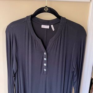 Logo by Lori Goldstein black Henley style long sleeves top with pockets
